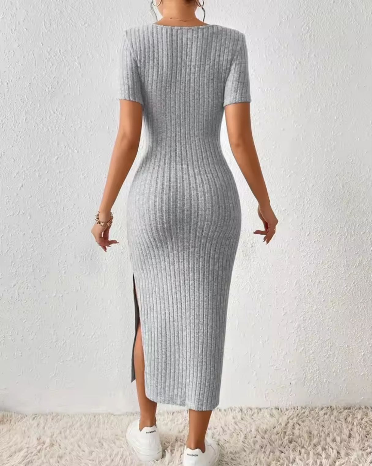 Alina | Figurbetontes Strickkleid mit Schlitz