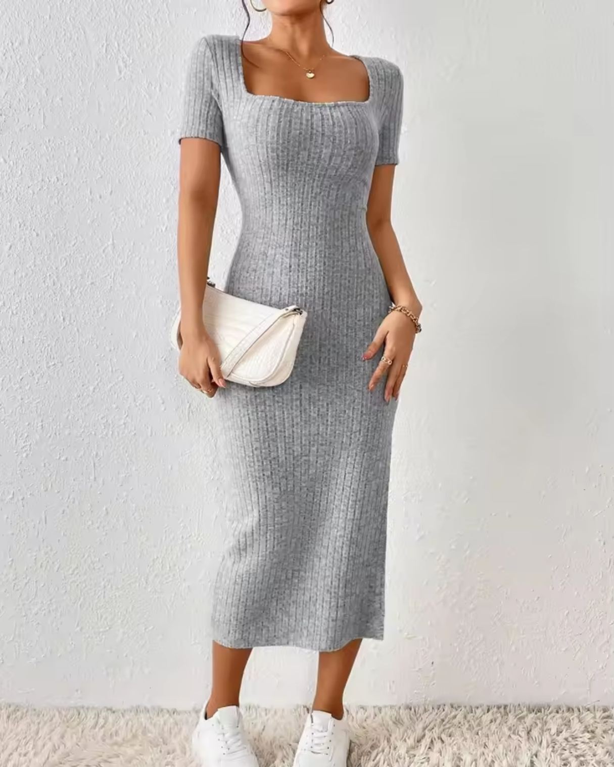 Alina | Figurbetontes Strickkleid mit Schlitz
