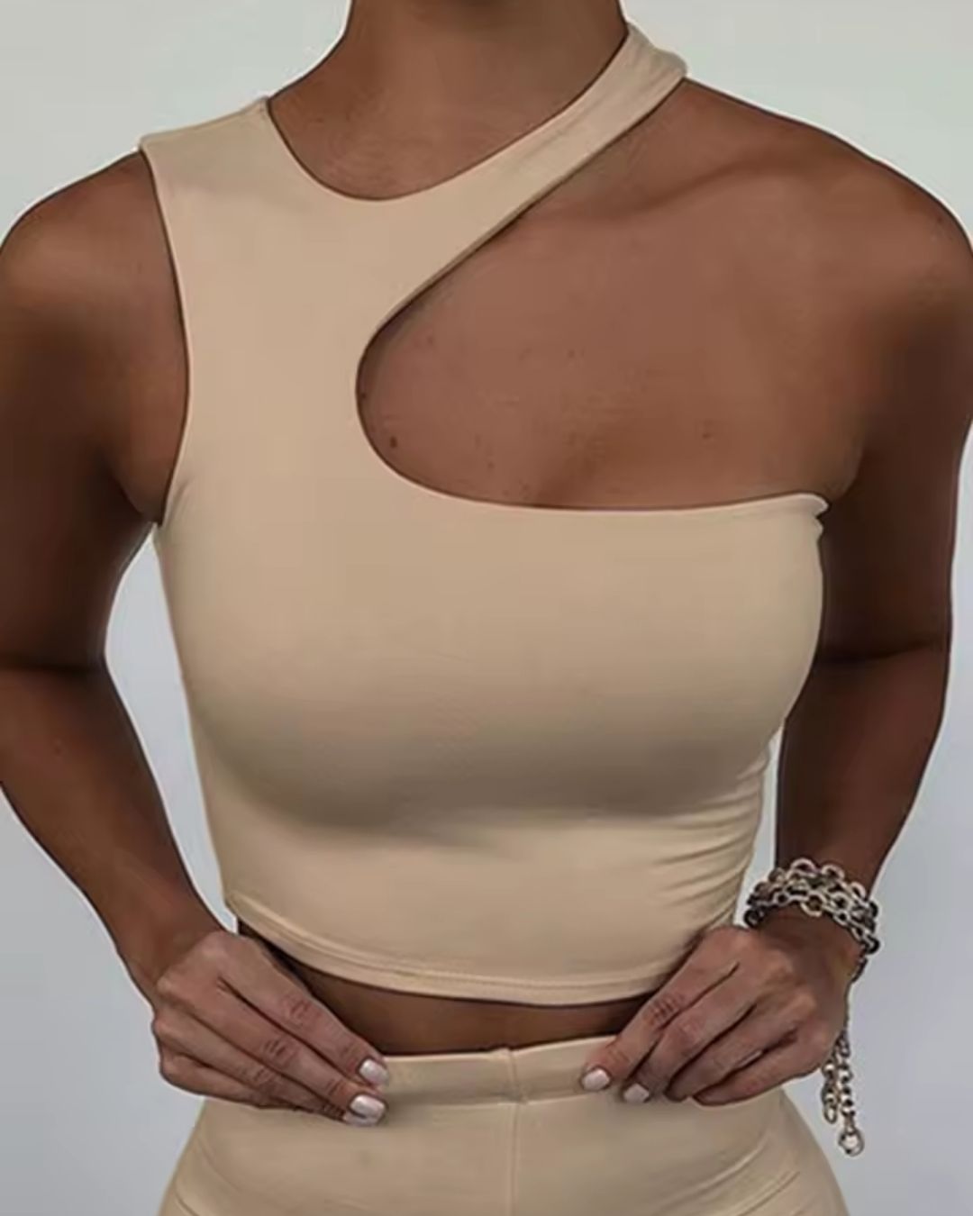Alira | Asymmetrisches Sommer-Top mit Cut-Out