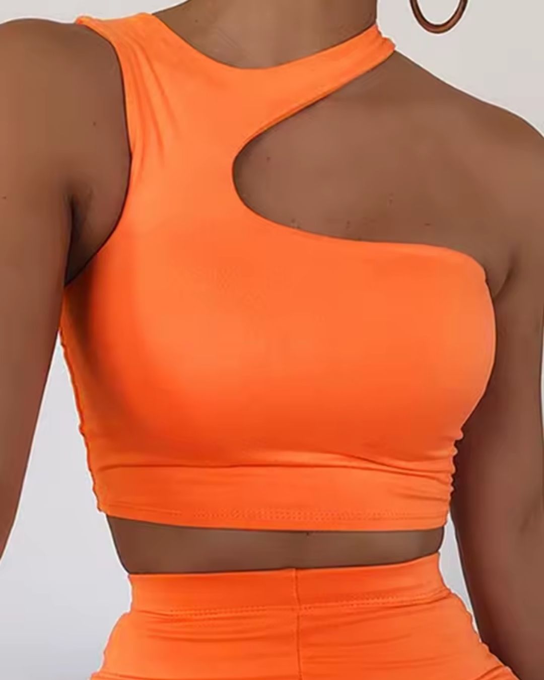 Alira | Asymmetrisches Sommer-Top mit Cut-Out