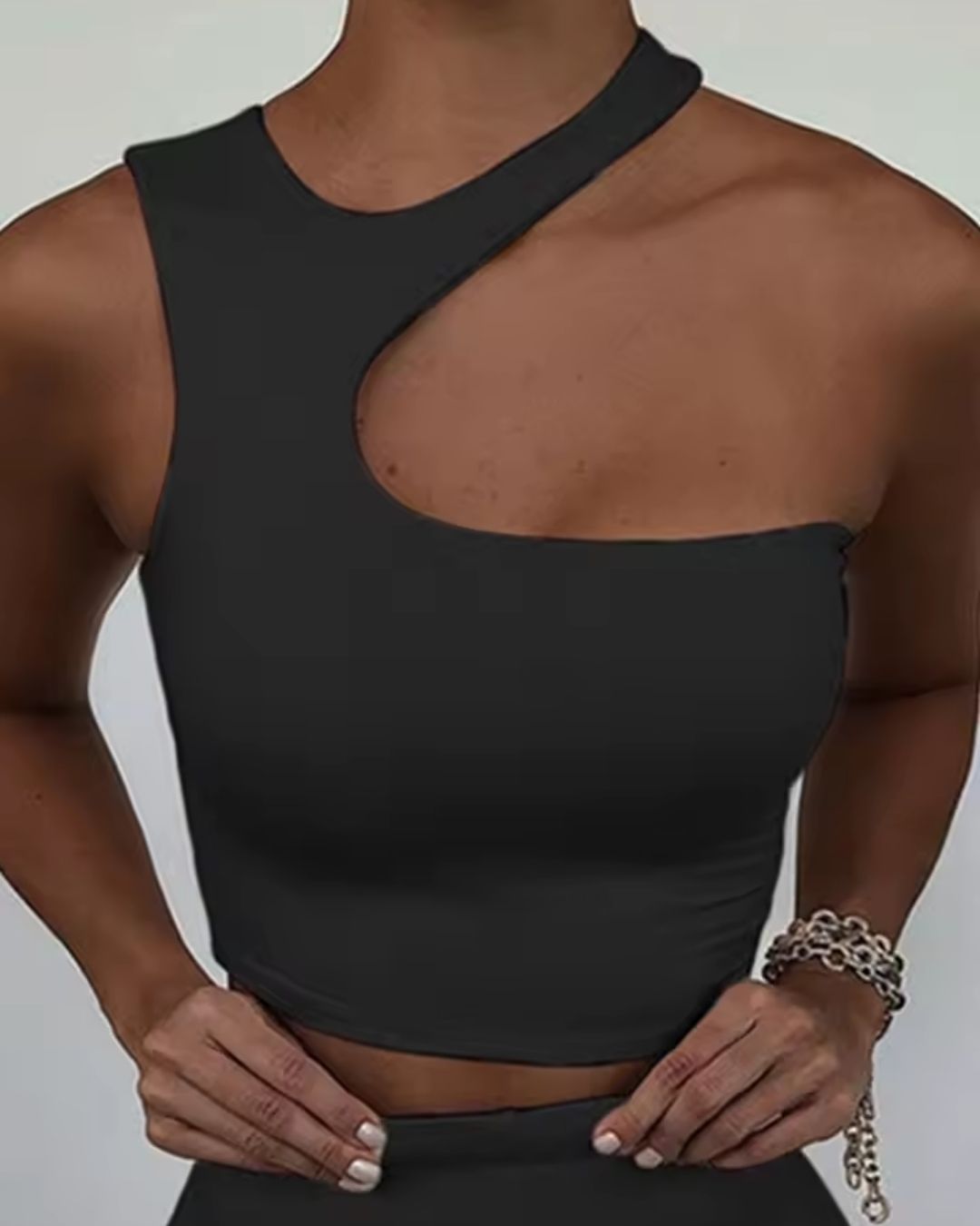 Alira | Asymmetrisches Sommer-Top mit Cut-Out