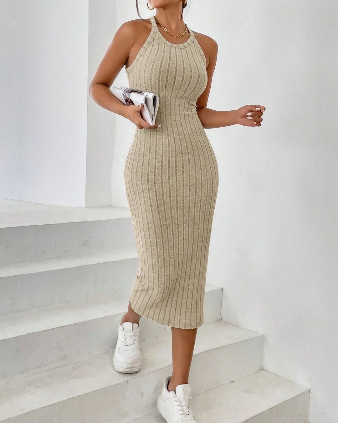 Leona | Formbetontes Midikleid aus Rippstrick